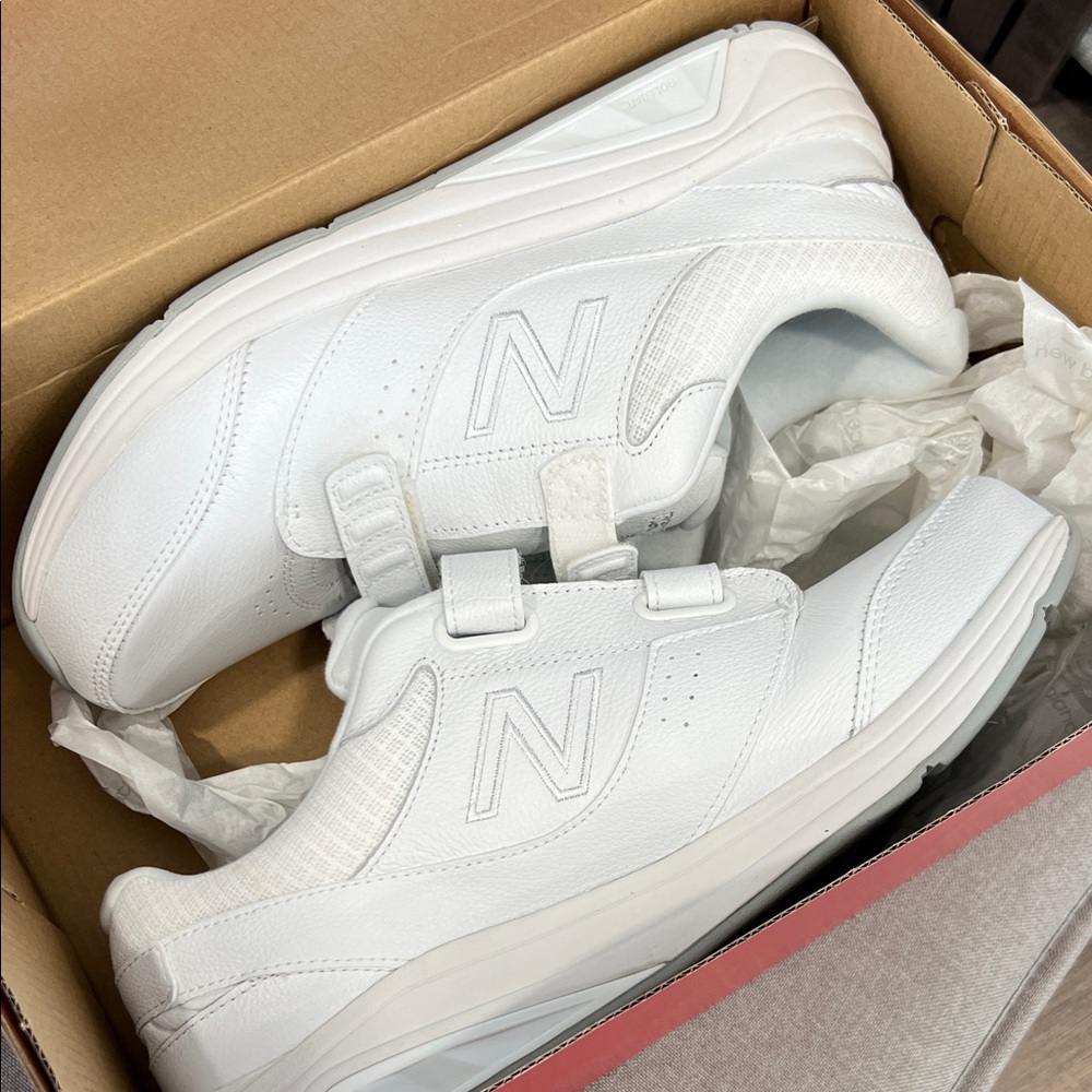 NIB New Balance Leather Sz 11